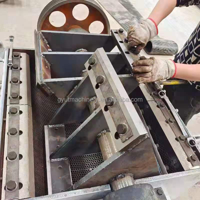 Очень прочные ножи 220в Полностью автоматический дробильщик кокосовой коры для дробления кусков древесины