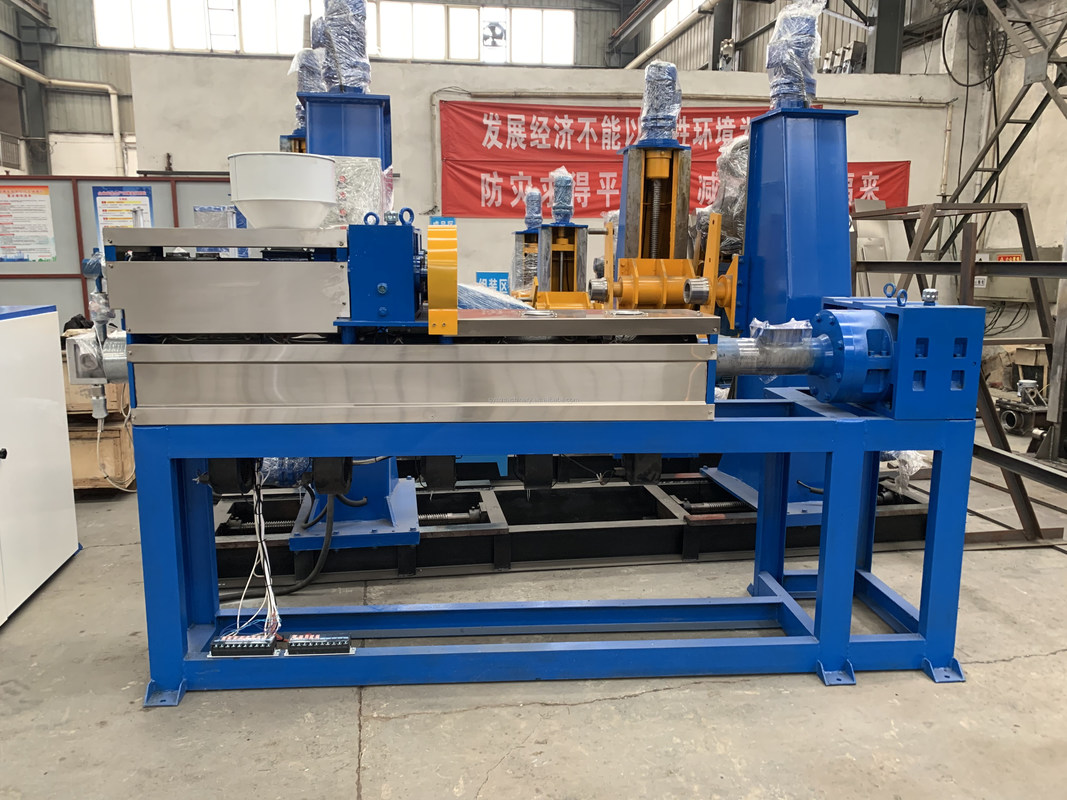 Машина для изготовления пластиковых кабелей с максимальной производительностью 125 кг/ч-800 кг/ч и мощностью 22 кВт основного экструдера