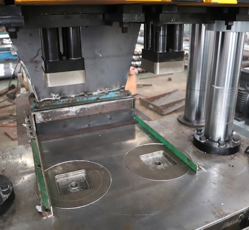 Пресс-машина для слизительных блоков для кормов для животных 5-10 кг Лучший выбор для производства солевых блоков