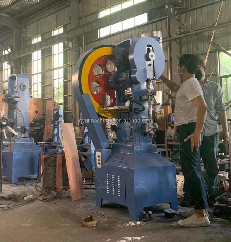 Многофункциональная банальная бомба для прессования шаров для производства шаров из нафталина