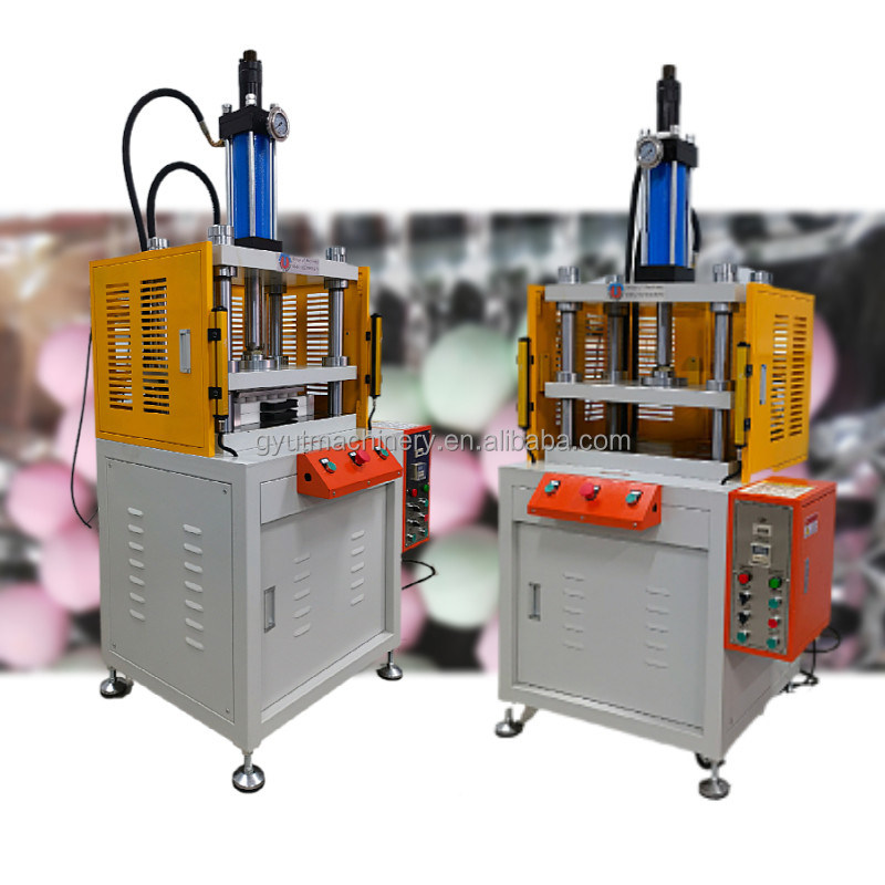 Гамбурги для ванной бомбы изготавливаются гидравлическим прессом массой 10 тонн с натуральными солями эфирного масла