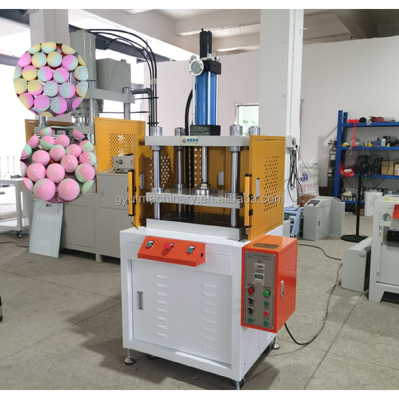 Гамбурги для ванной бомбы изготавливаются гидравлическим прессом массой 10 тонн с натуральными солями эфирного масла