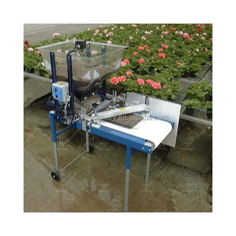 Сеяние в микрозеленых подносах сделано простым с помощью сеятельной машины и верхнего наполнения среды выращивания